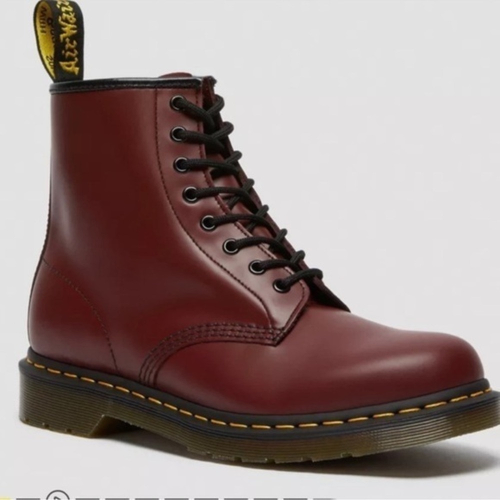 Dr. Martins 1460 SMOOTH LEATHER LACE UP BOOTS in Sz 5